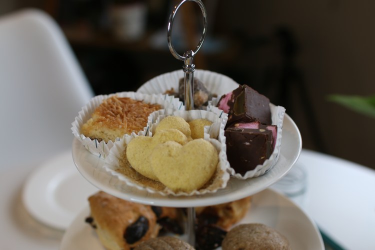 Cheers! To the&nbsp;Queen!